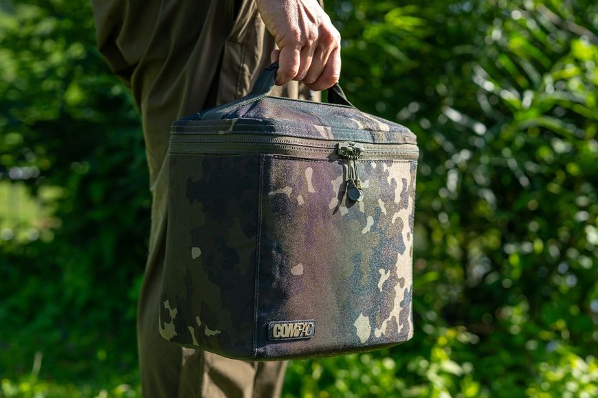 Сумка кулерная Korda Compac Cool Bag Dark Kamo Medium KLUG104 фото